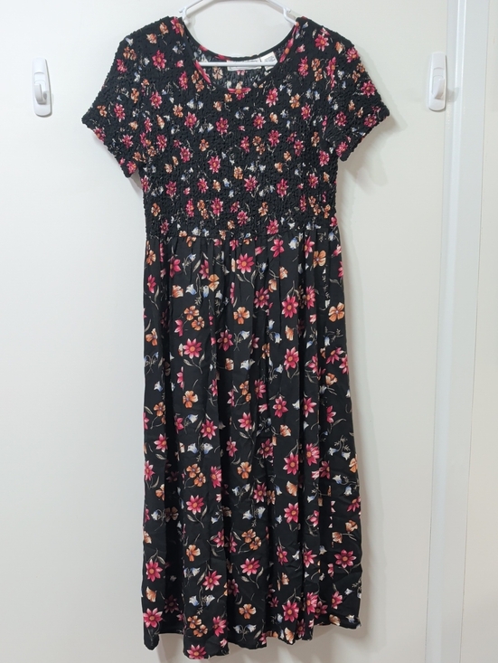 petite impressions Dresses & Skirts - Vintage Petite Impressions Floral Smocked Bodice Midi Dress